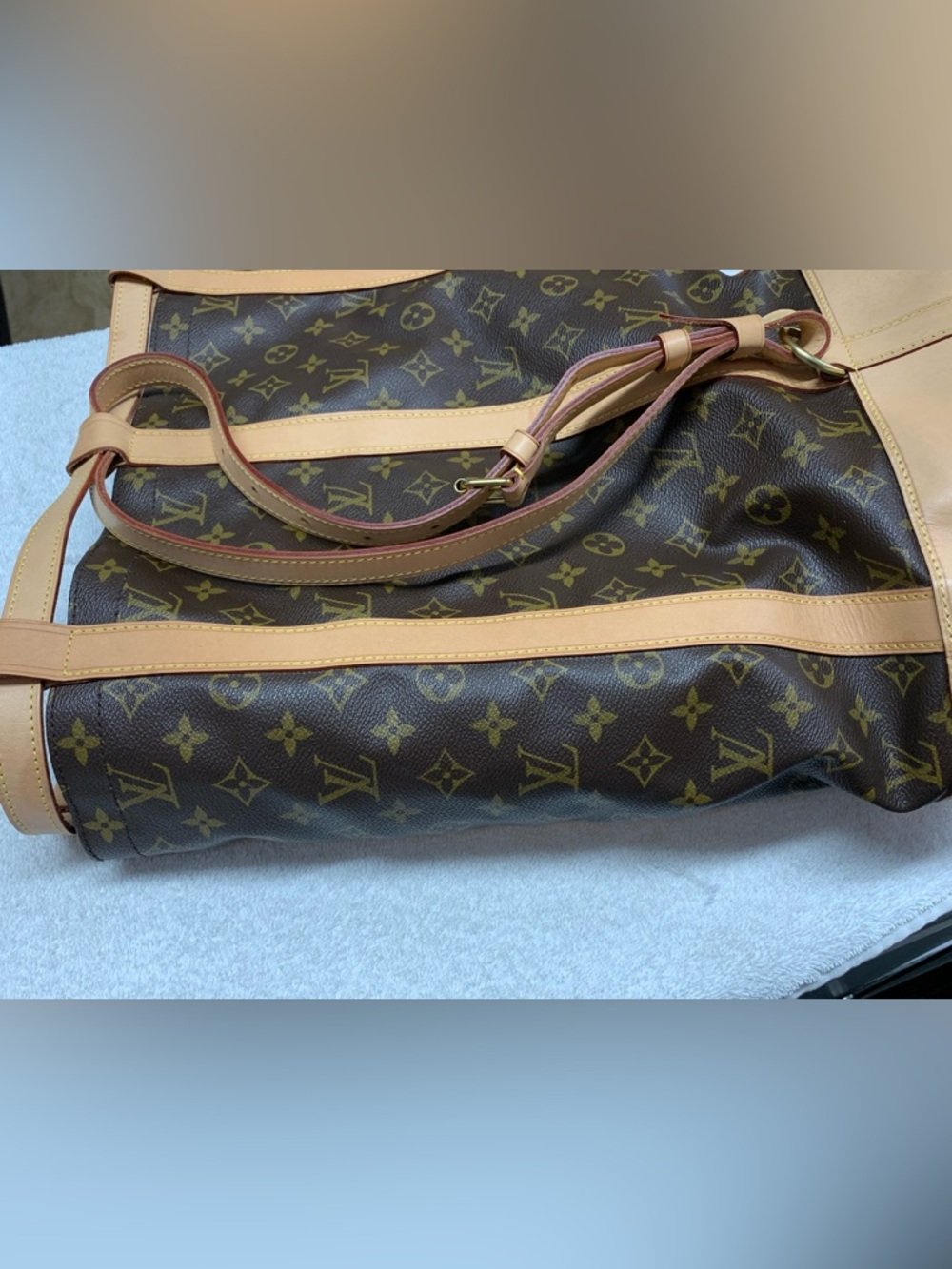Louis Vuitton Randonnee GM Monogram Backpack - Picture 11 of 16